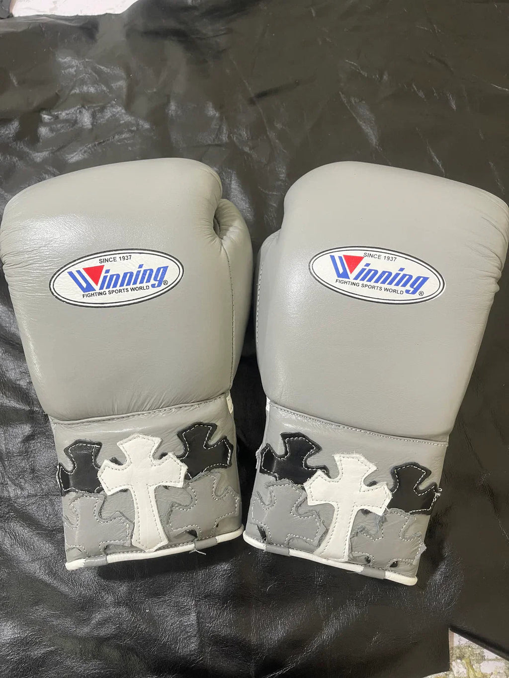 Winning Boxing Gloves Grey Chrome Heart Style Sparring