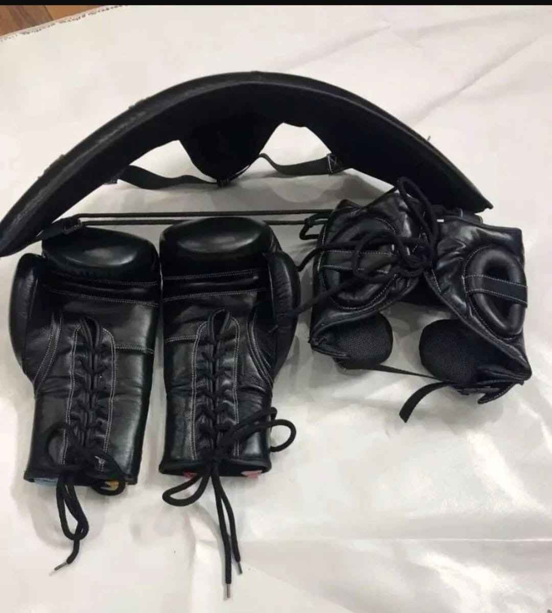 Winning Boxing Set Black Chrome Heart Style Sparring Set