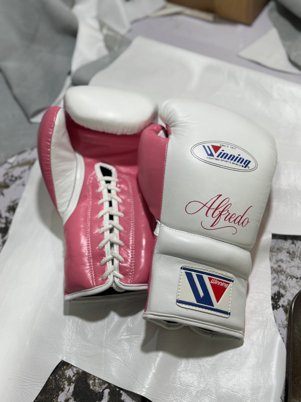Winning Boxing Gloves White/Pink Lace-Up