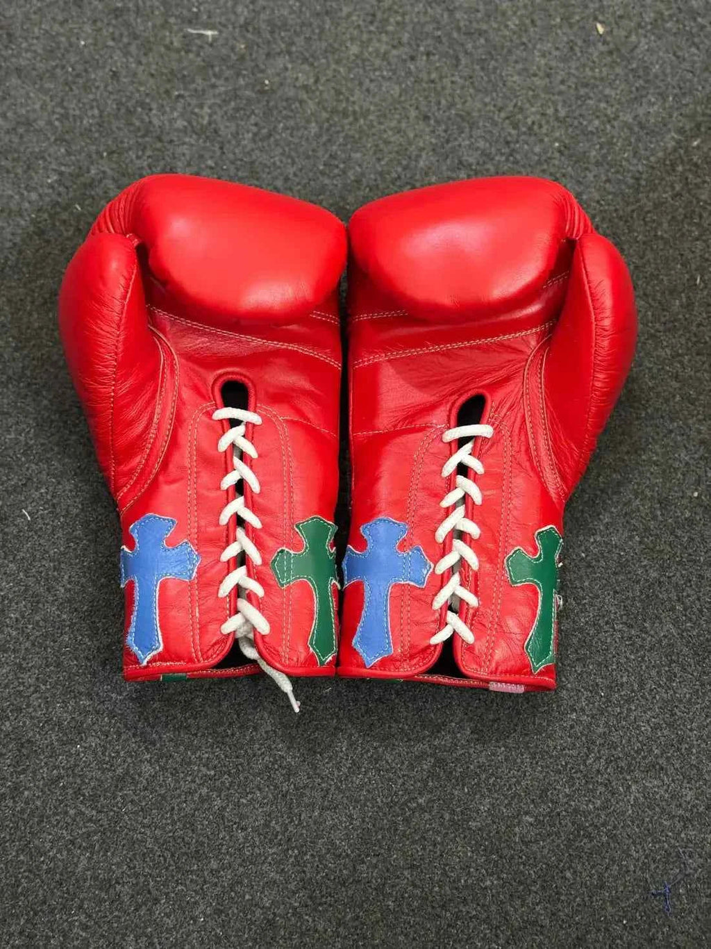 Winning Boxing Set Red Chrome Heart Style Sparring Set