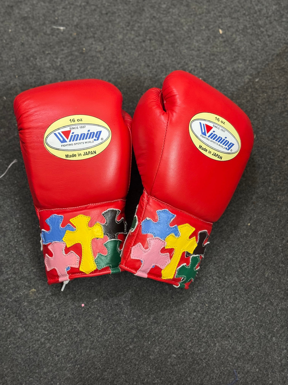 Winning Boxing Gloves Red Lace-Up