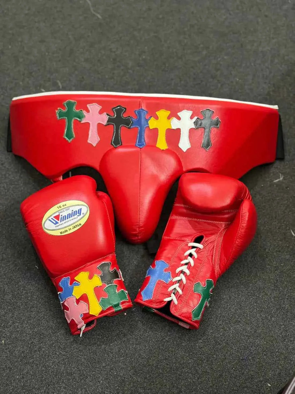 Winning Boxing Set Red Chrome Heart Style Sparring Set