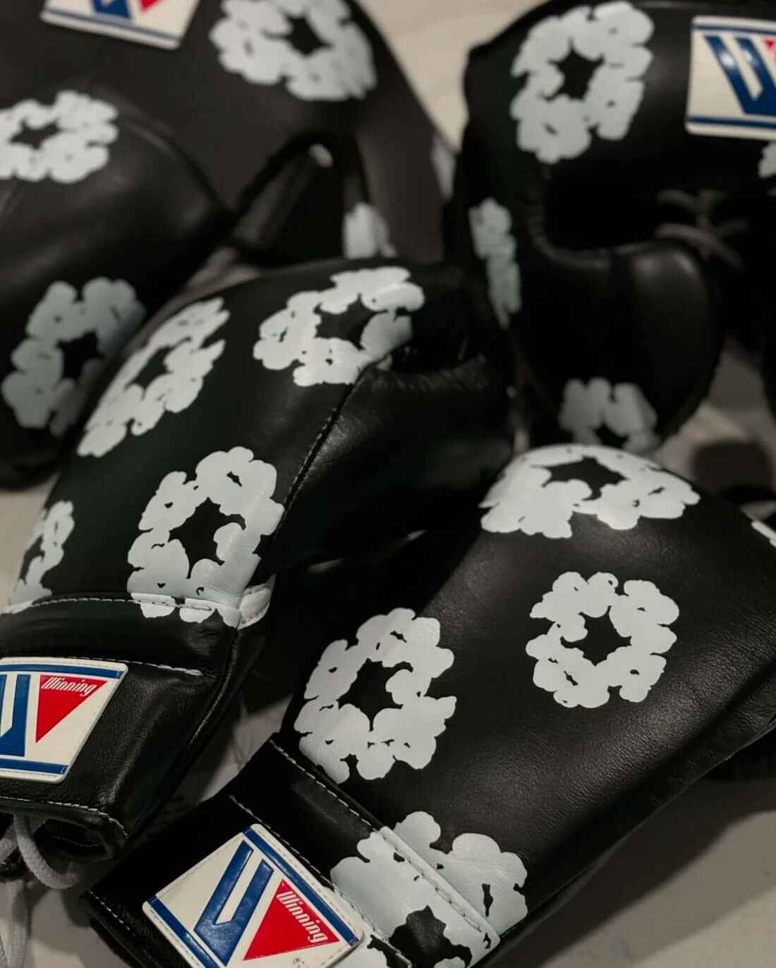 Winning Boxing Set Black/White Customizable