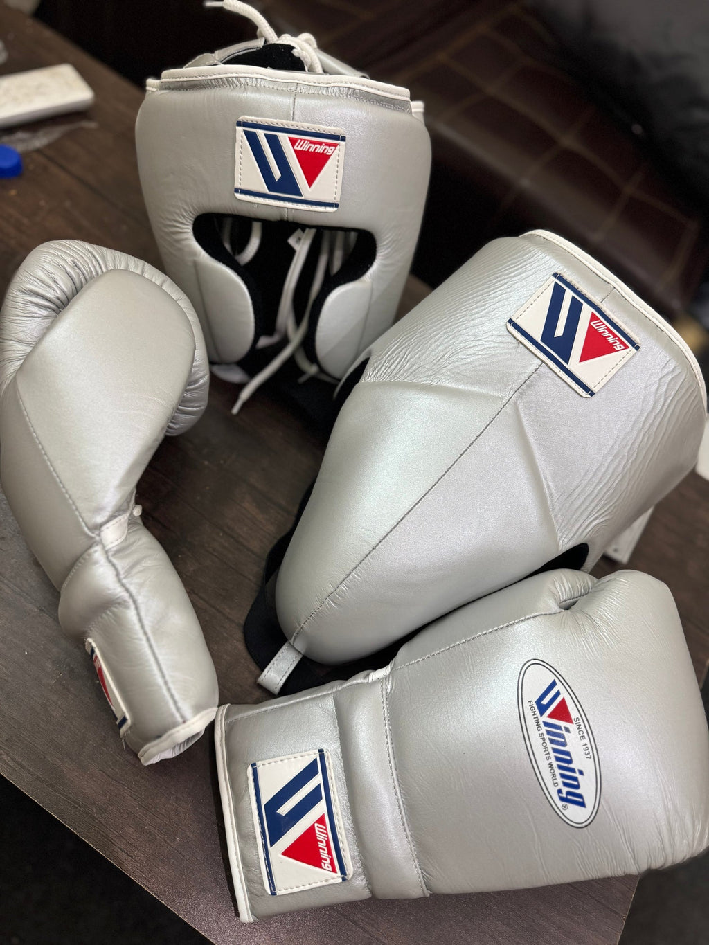 Winning Boxing Set Siver Leather