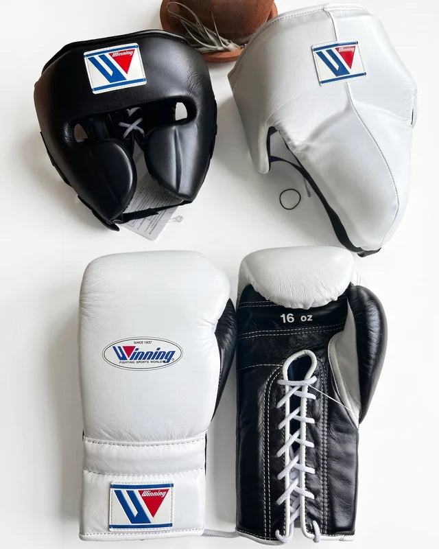 Winning Boxing Set Black/White Leather