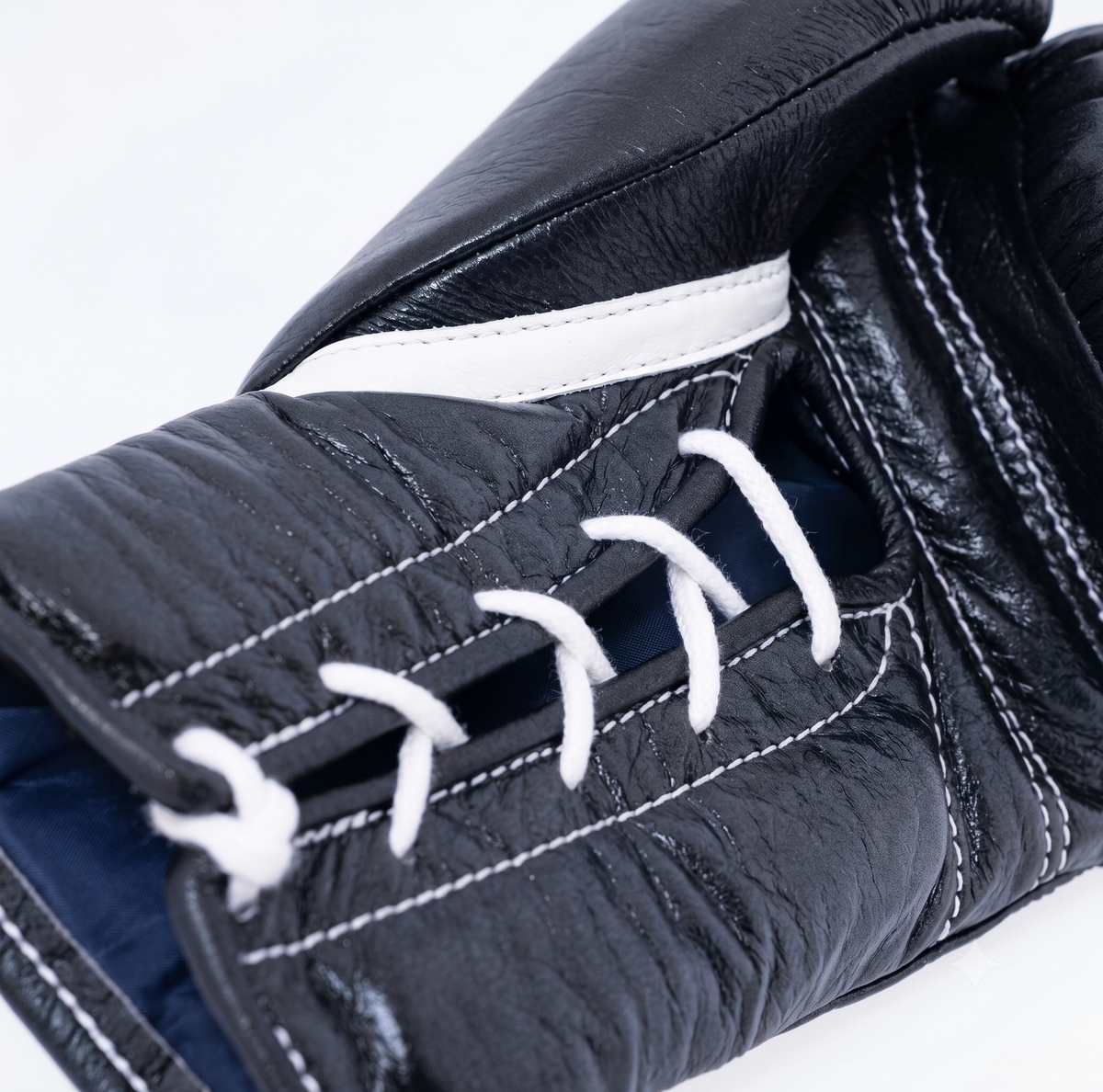 Winning Boxing Gloves Black/White Lace-Up