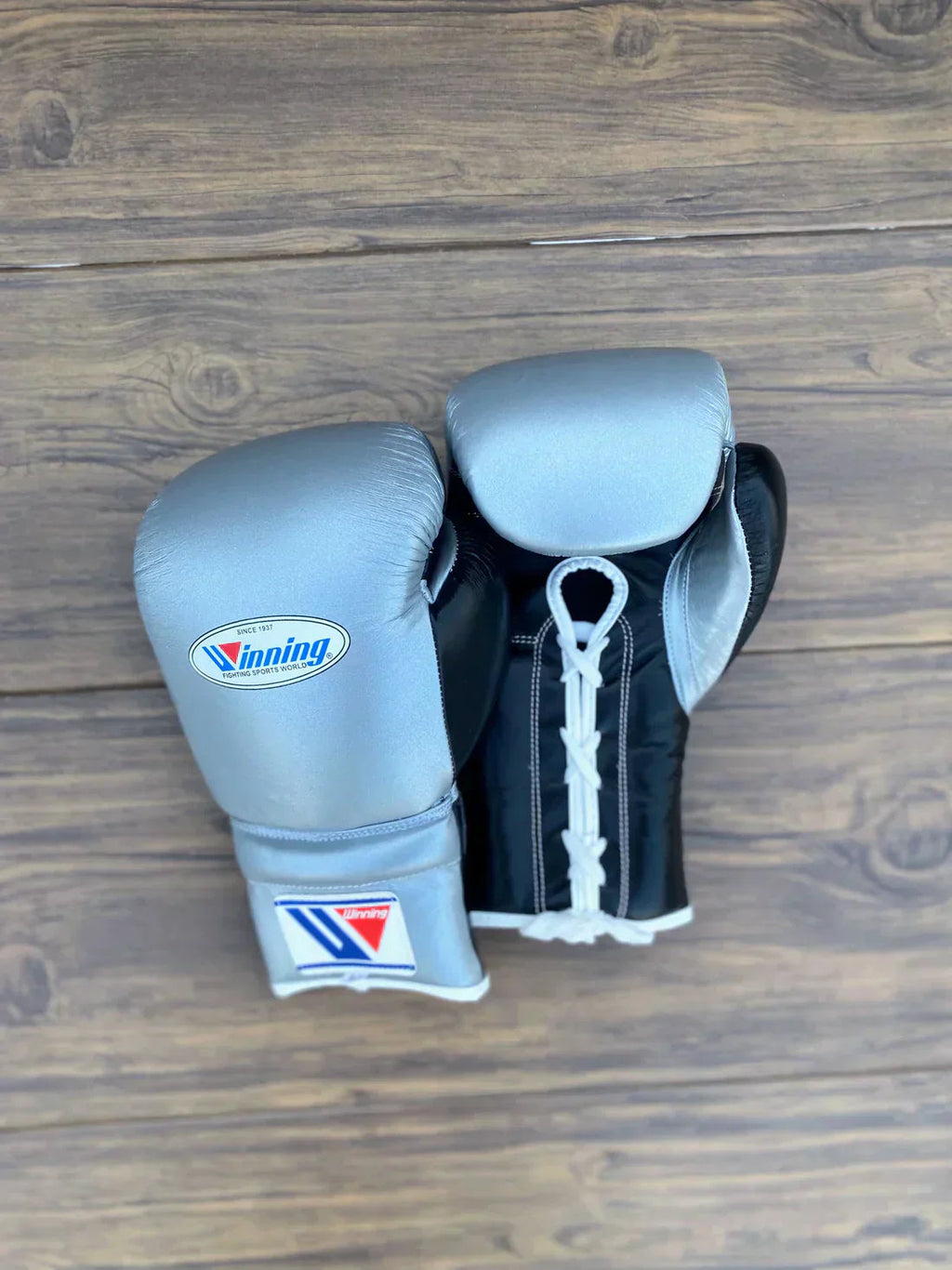 Winning Boxing Gloves Silver/Black Lace-Up