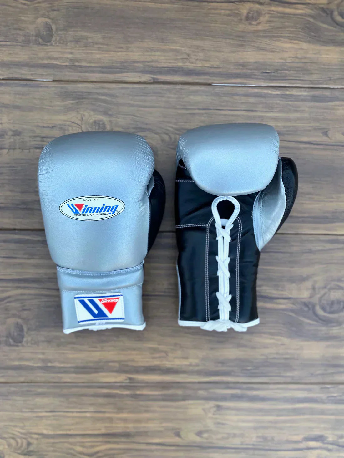 Winning Boxing Gloves Silver/Black Lace-Up