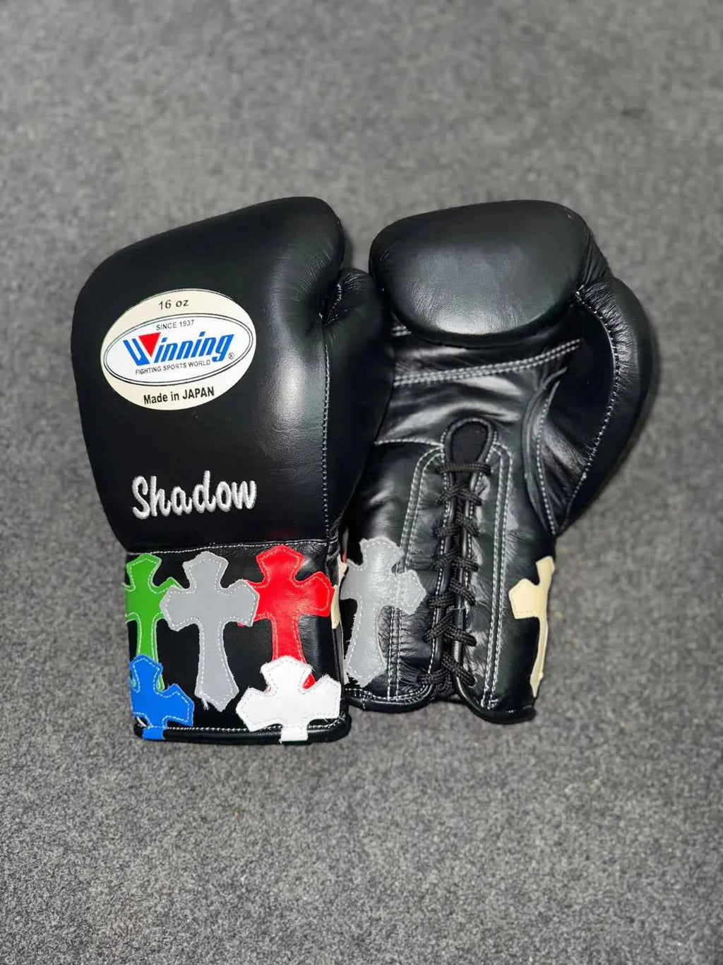 Winning Boxing Gloves Black Chrome Heart Style Sparring