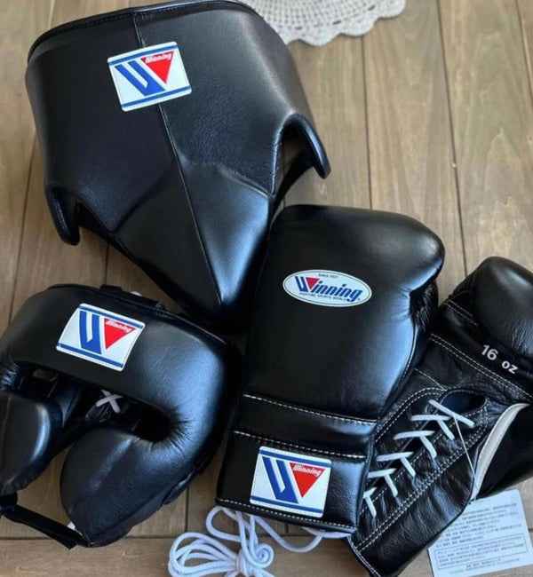 Winning Boxing Set Black Training Kit