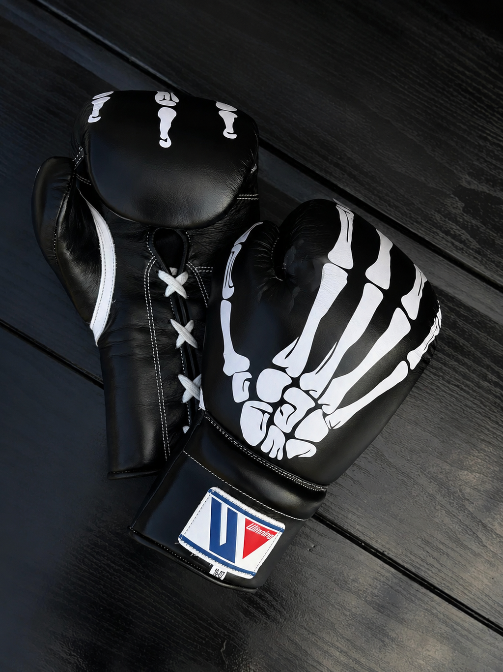 Winning Boxing Gloves Black Skull Style Lace-Up