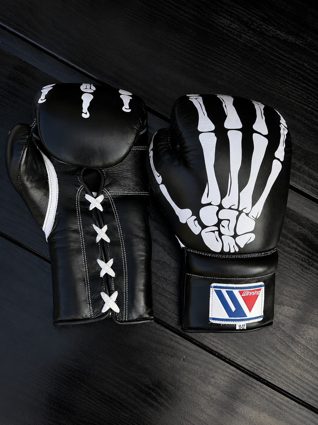 Winning Boxing Gloves Black Skull Style Lace-Up