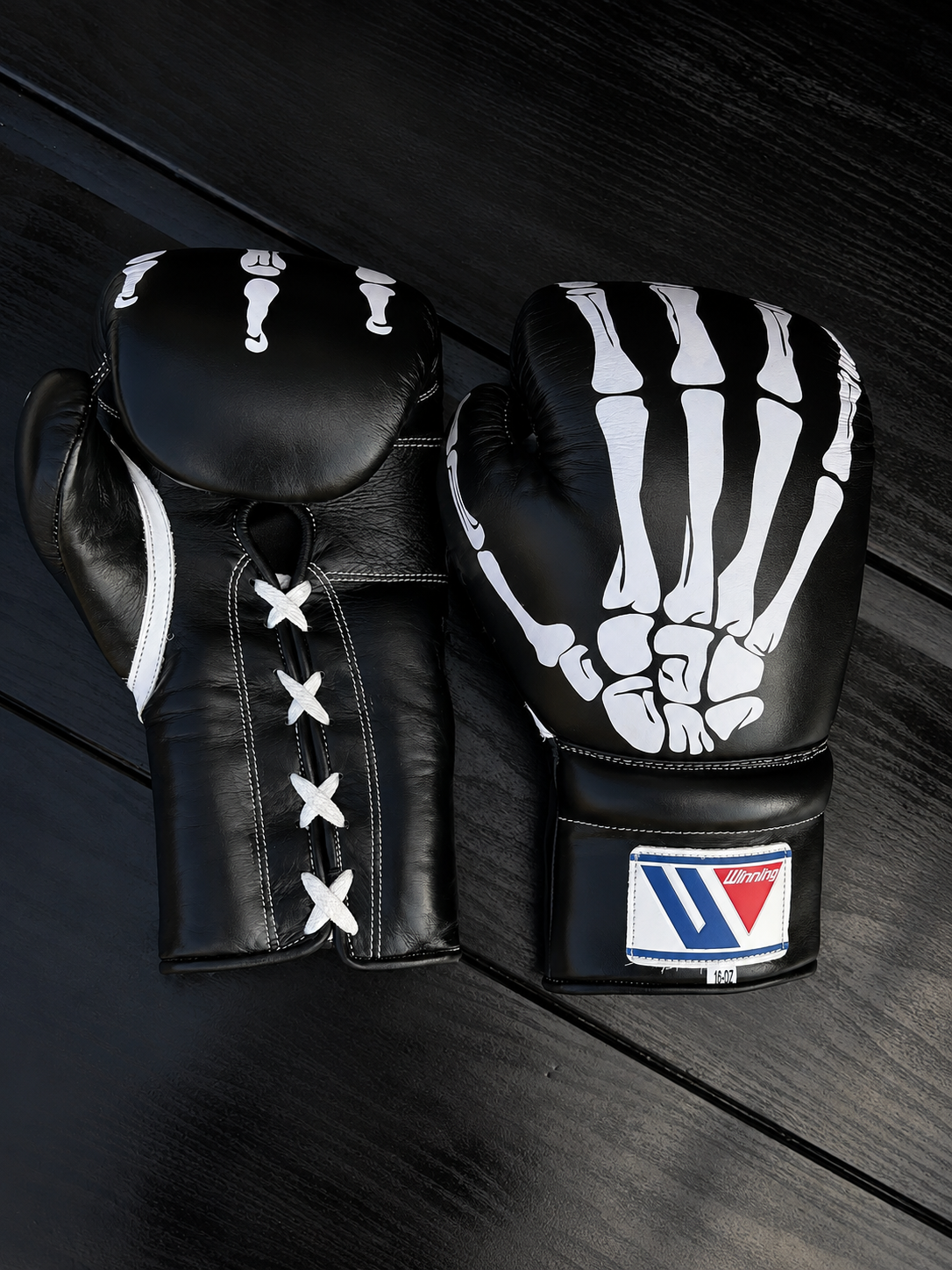 Winning Boxing Gloves Black Skull Style Lace-Up
