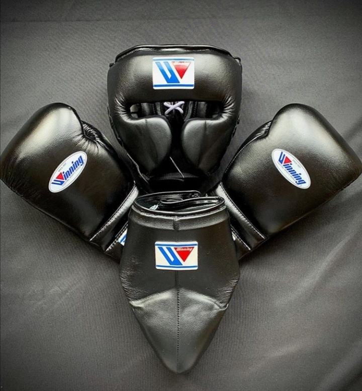 Winning Boxing Set Black Customizable